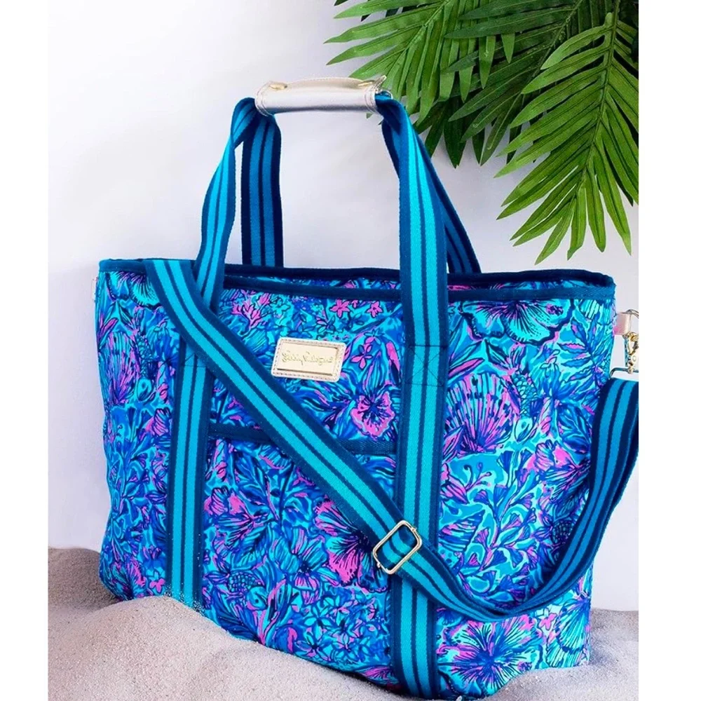 MOVING SALE: Lilly Pulitzer Blue and Pink Cooler Bag - Picture 3 of 13